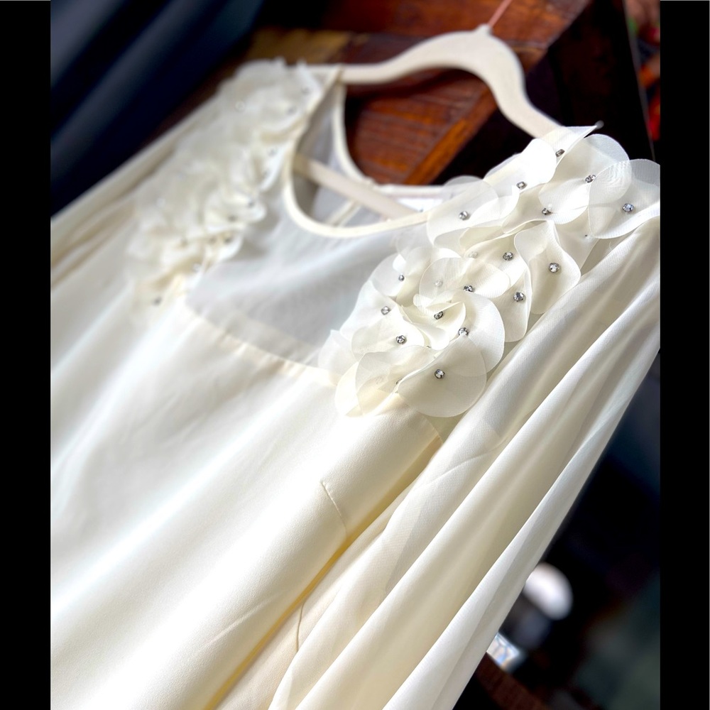 NWT floral applique off white blouse